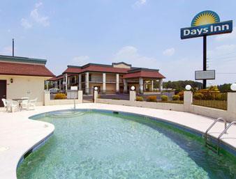 DAYS INN YANCEYVILLE 12/32