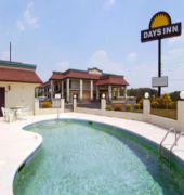 DAYS INN YANCEYVILLE 11/32