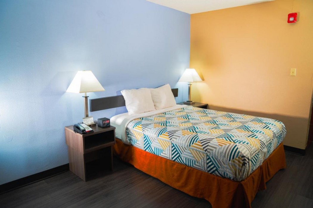 Motel6 Litchfield, IL 10/52