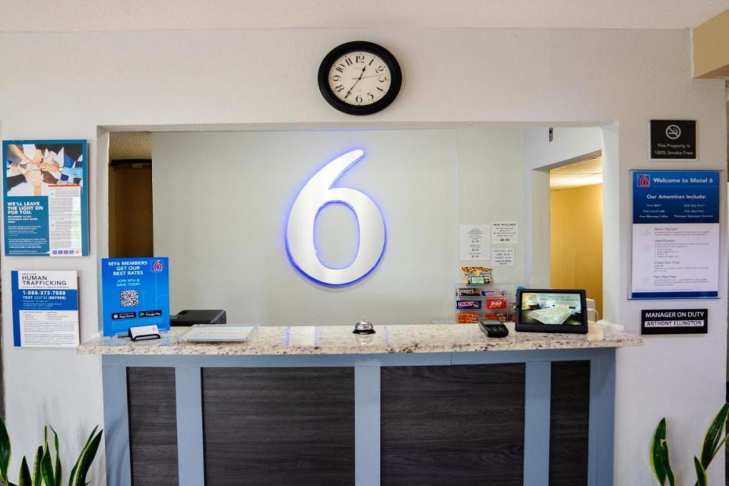 Lobby at Motel6 Litchfield, IL, LITCHFIELD - IL