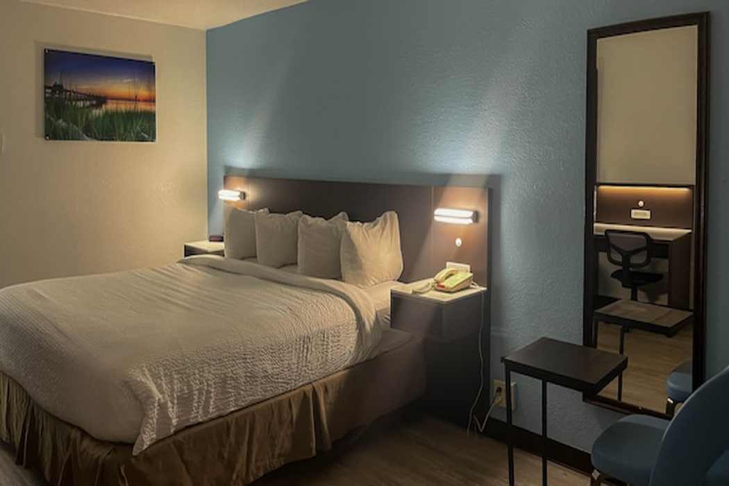 Studio6 Suites Jacksonville, NC 8/34