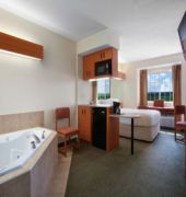 Microtel Inn & Suites By Wyndham Colfax/Newton 4/13