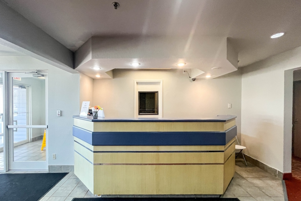 Lobby at Motel6 Brush CO, BRUSH - CO