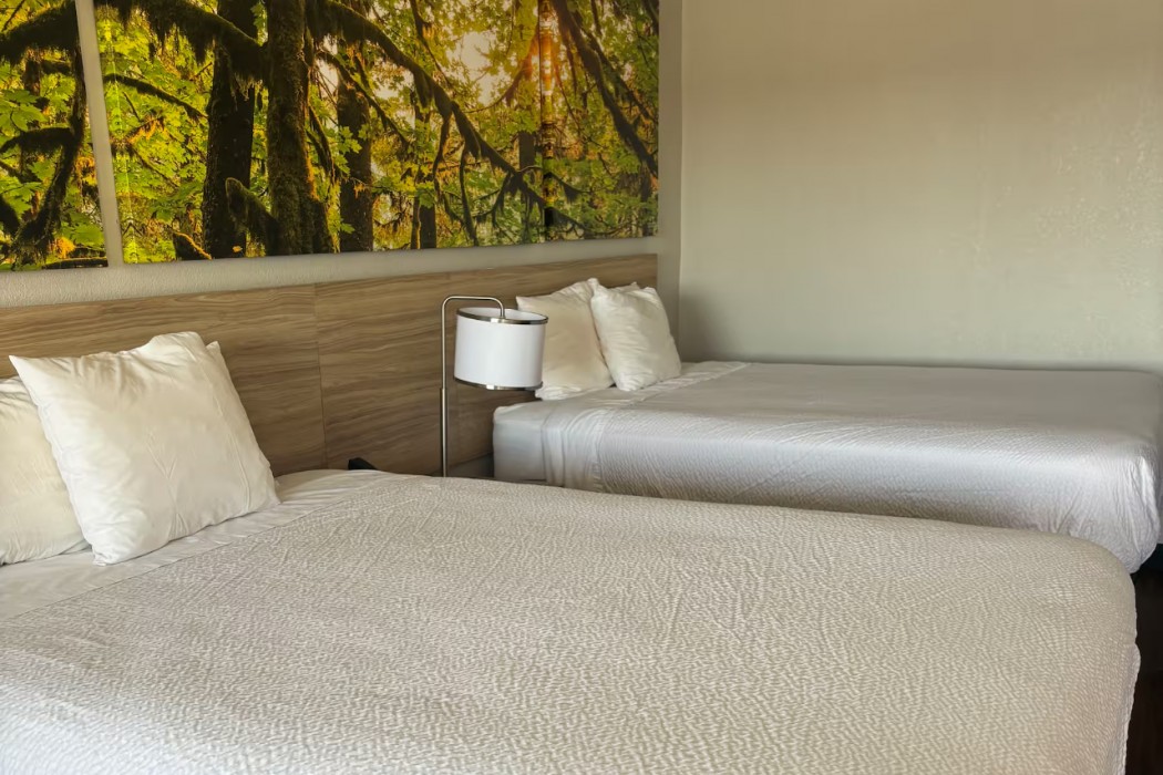 Days Inn & Suites by Wyndham Byram 8/24