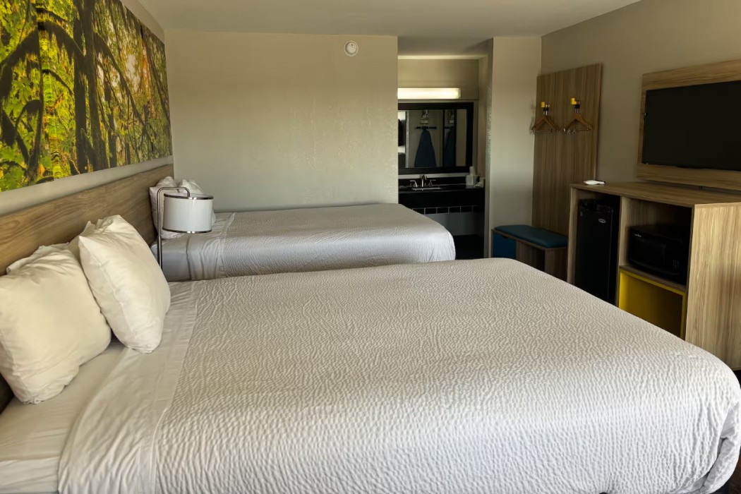 Days Inn & Suites by Wyndham Byram 5/24