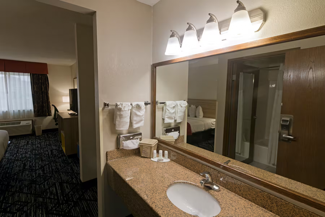 Baymont by Wyndham Decatur IL North 6/28