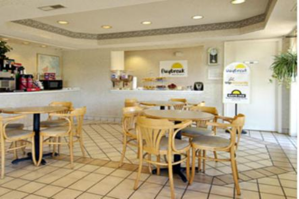 Econo Lodge Franklin VA 8/9