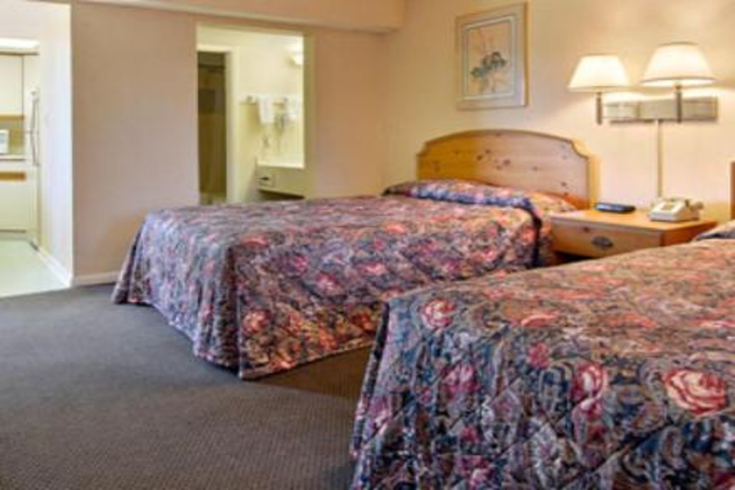 Econo Lodge Franklin VA 2/9