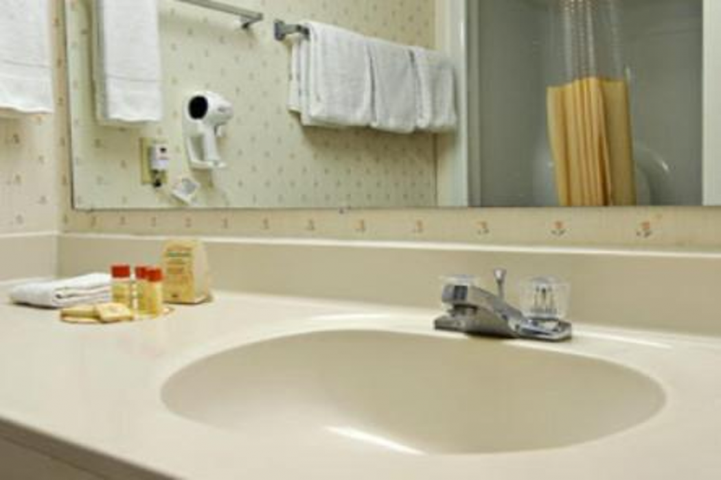 Econo Lodge Franklin VA 5/9