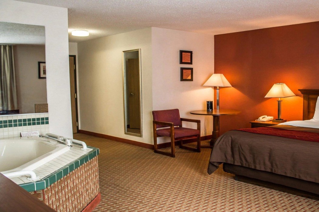 Quality Inn East Liverpool - Calcutta 10/44
