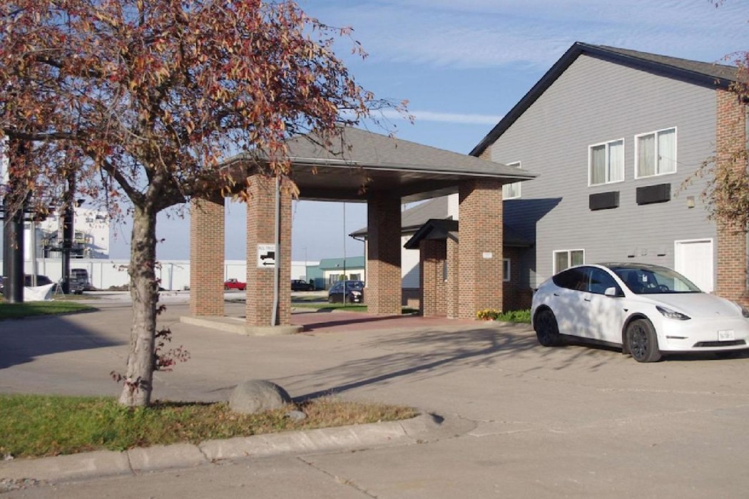 Econo Lodge El Paso, IL 3/20
