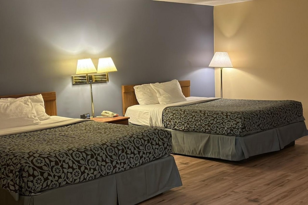 Econo Lodge El Paso, IL 10/20