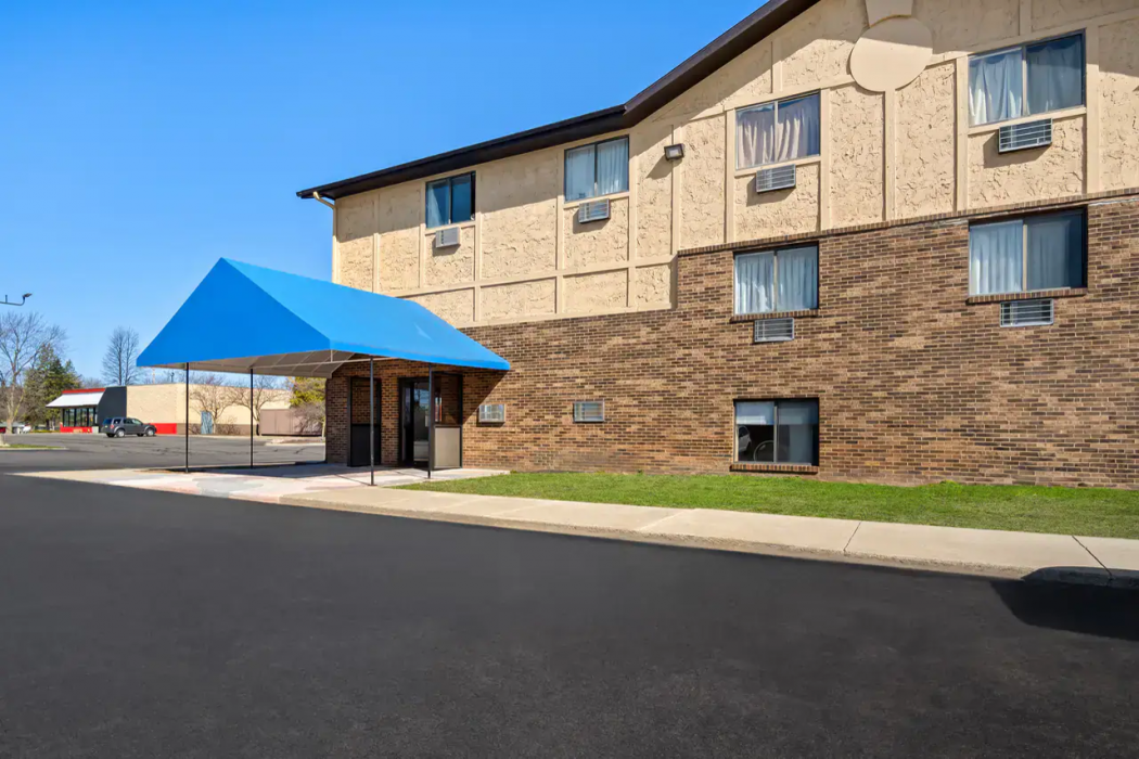 Econo Lodge Inn & Suites Auburn, MI 2/19