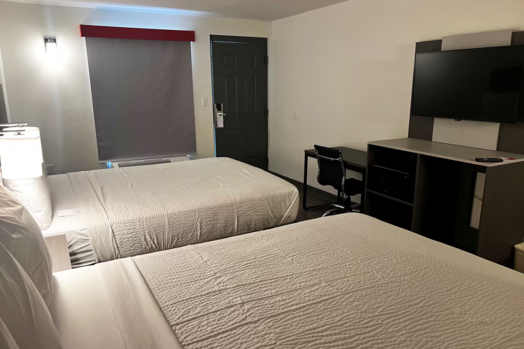 Ramada by Wyndham Bainbridge 9/33