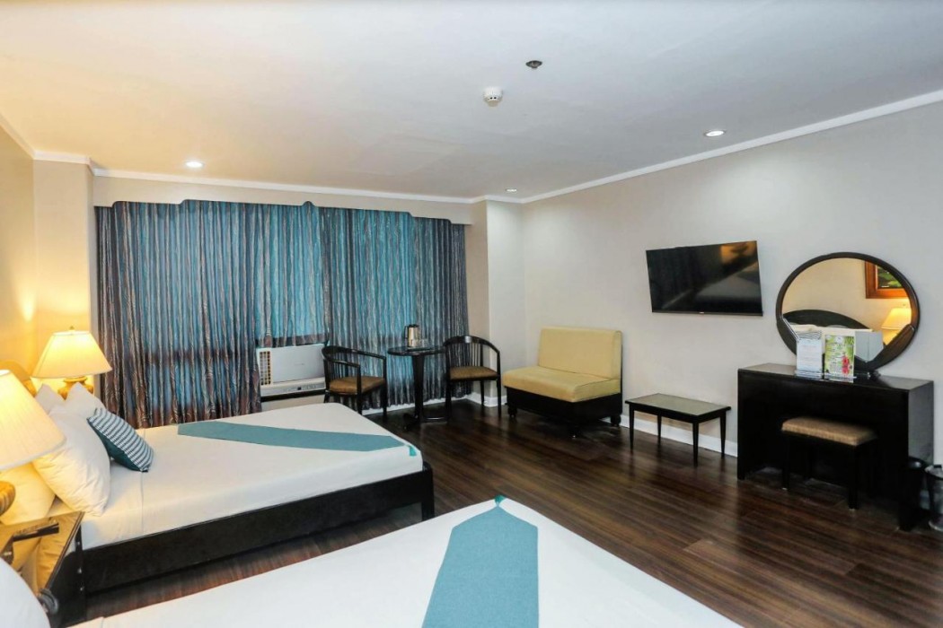 Holiday Plaza Hotel 36/86
