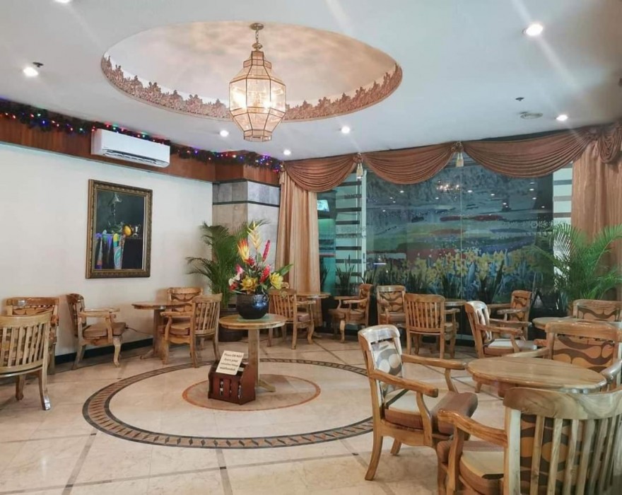 Holiday Plaza Hotel 6/86