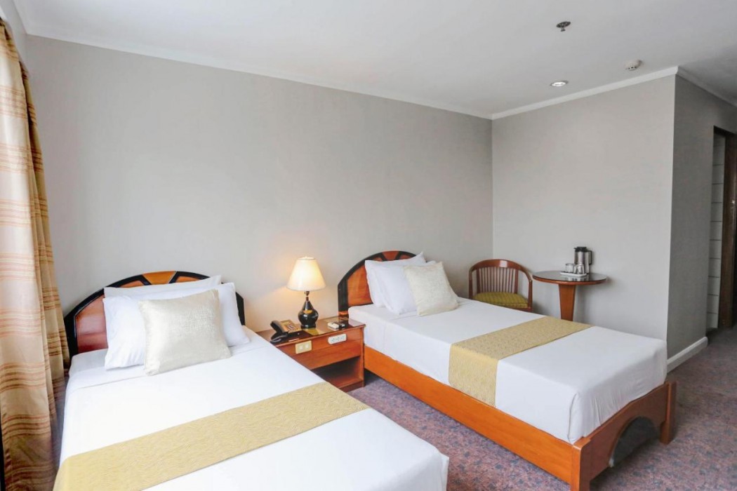 Holiday Plaza Hotel 24/86