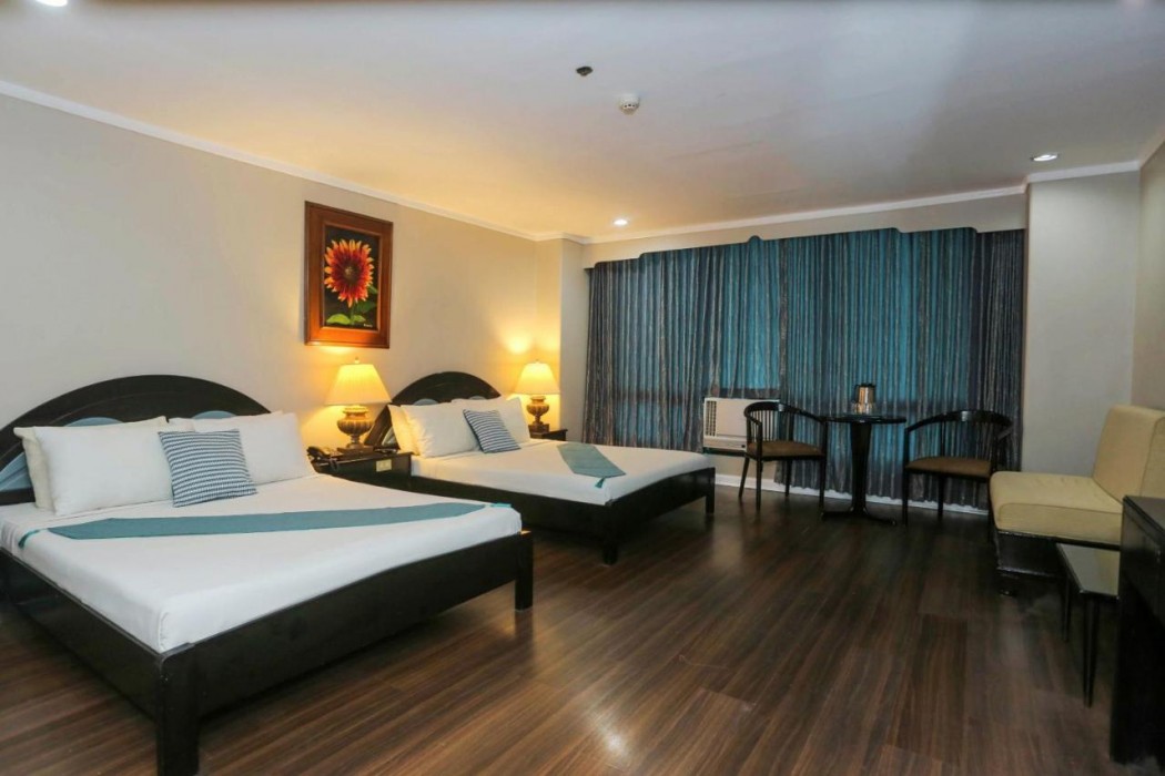 Holiday Plaza Hotel 39/86