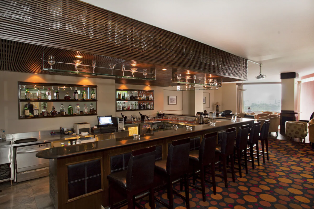 Lakeshore Hotel & Apartments 25/66