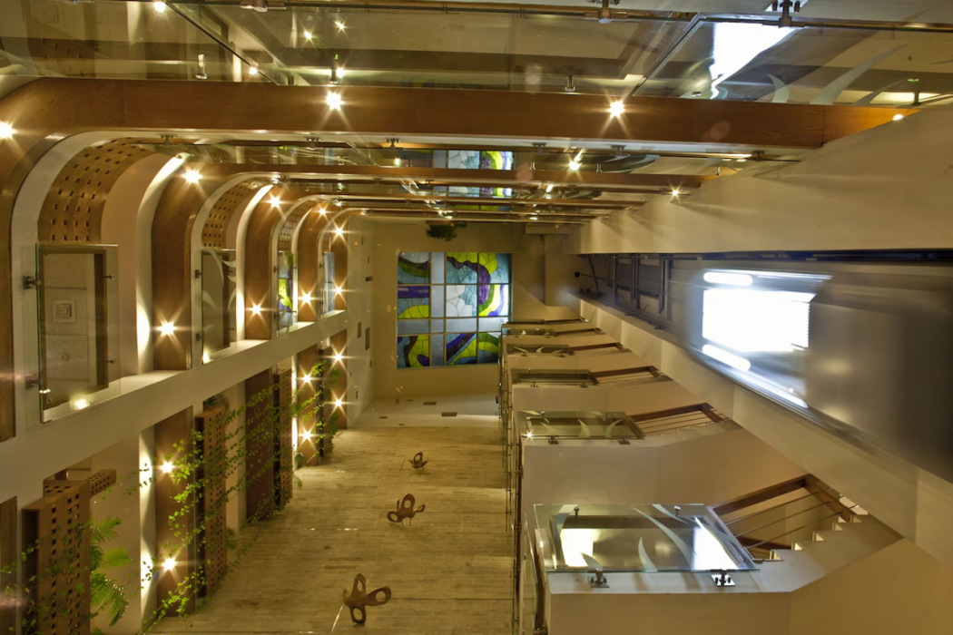Lakeshore Hotel & Apartments 24/66