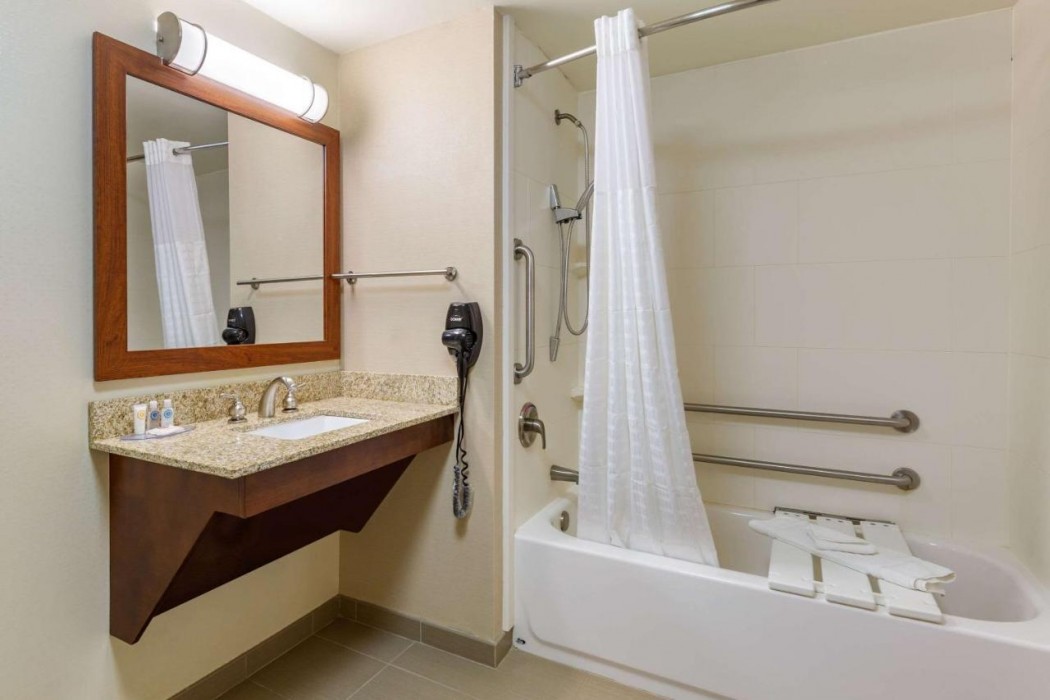 Comfort Inn Aikens Center 8/35