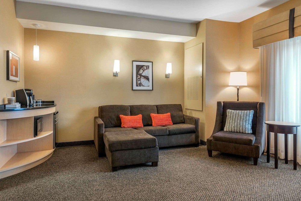 Cambria Hotel Akron - Canton Airport 8/41
