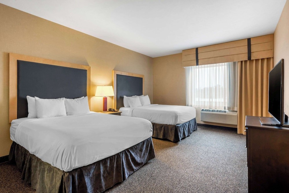 Cambria Hotel Akron - Canton Airport 10/41