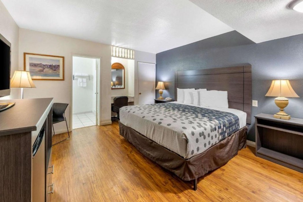 Econo Lodge On Historic Route 66 8/35