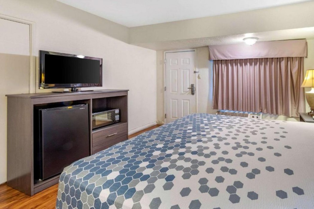 Econo Lodge On Historic Route 66 15/35