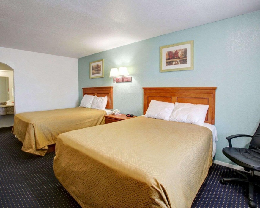 Econo Lodge Temple, TX 10/31