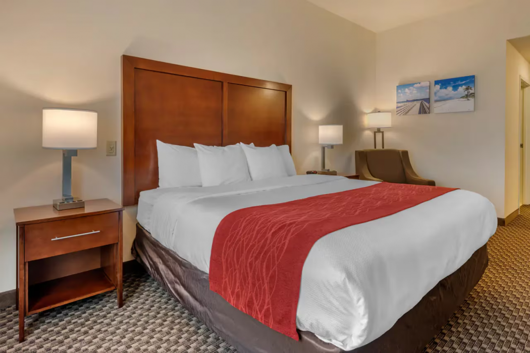 Comfort Inn & Suites Fort Myers Airport 10/26