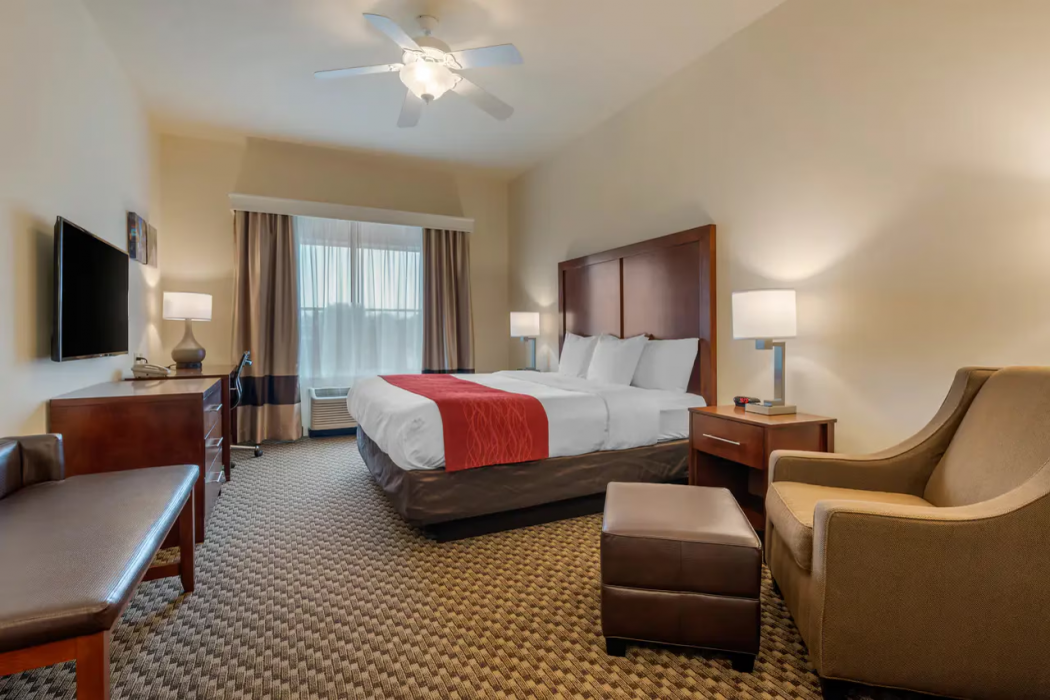 Comfort Inn & Suites Fort Myers Airport 13/26