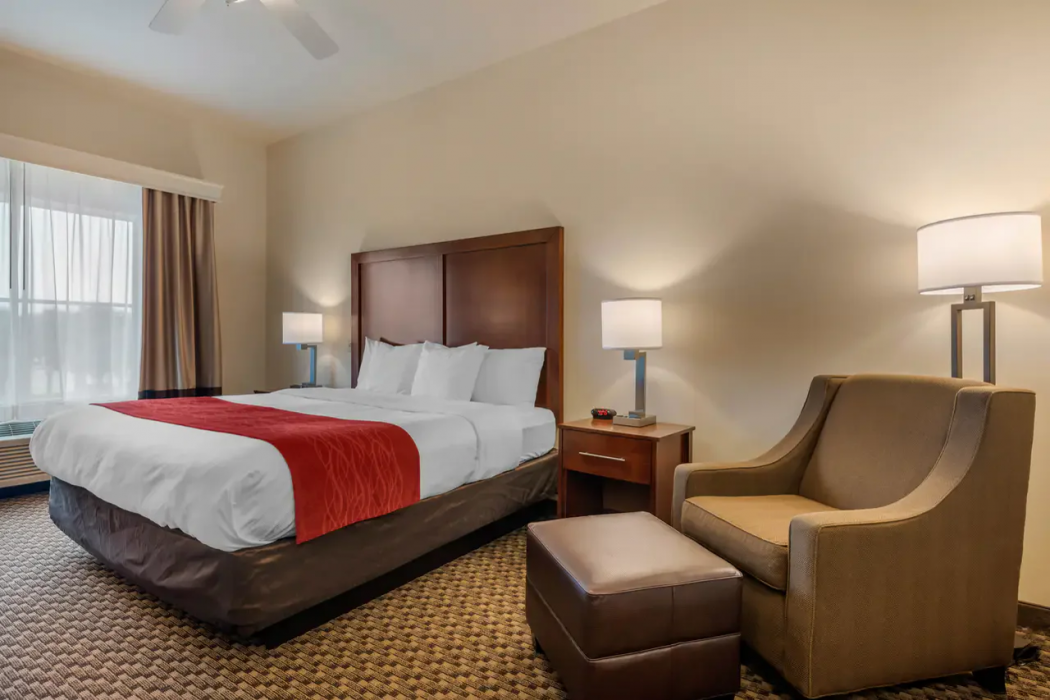 Comfort Inn & Suites Fort Myers Airport 8/26