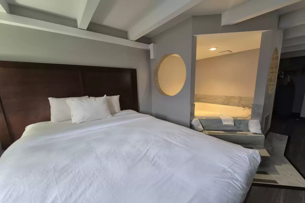 Country Inn & Suites by Radisson, Battle Creek, MI 3/15