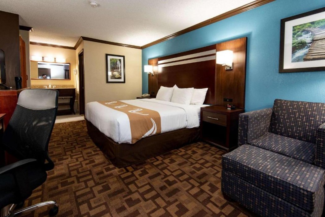 Quality Inn & Suites Quakertown-Allentown 8/18