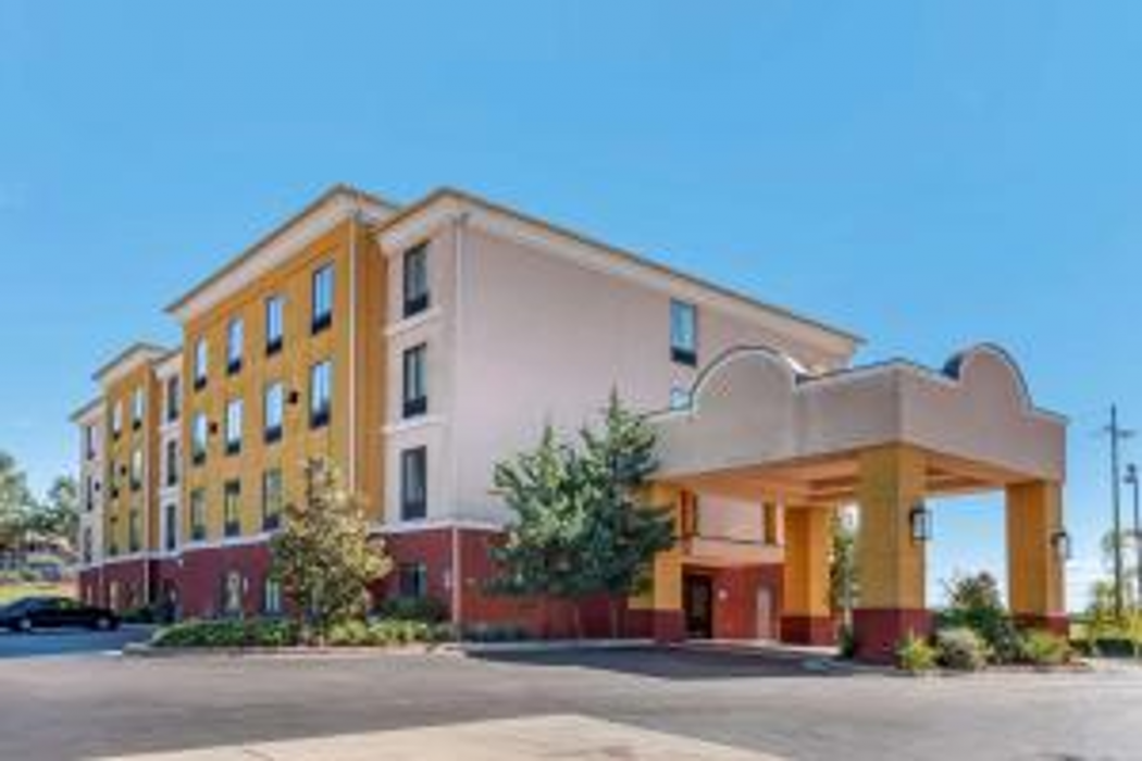 Comfort Inn & Suites Clinton - Jackson West 2/26