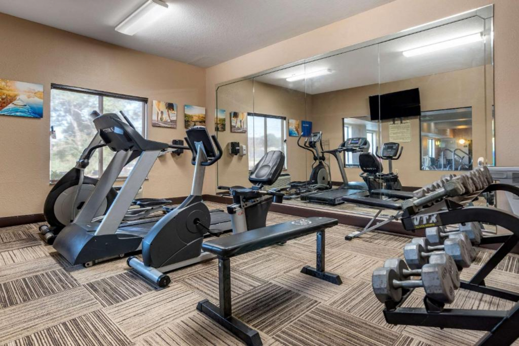 Comfort Inn & Suites Clinton - Jackson West 16/26