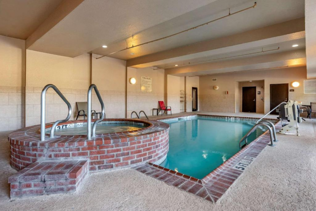Comfort Inn & Suites Clinton - Jackson West 17/26