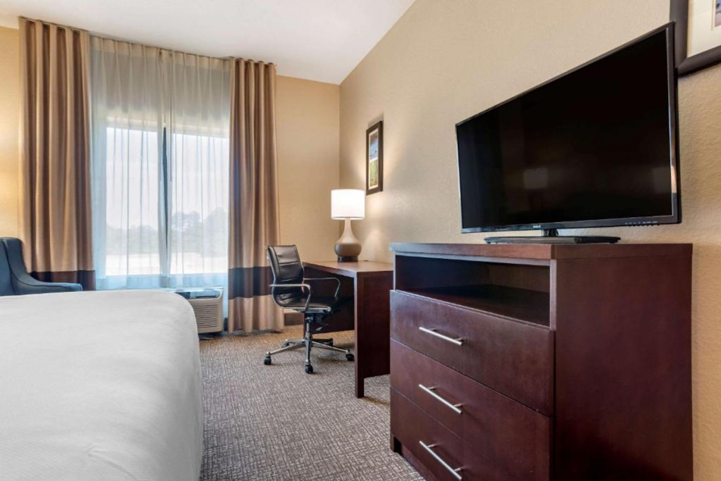 Comfort Inn & Suites Clinton - Jackson West 9/26