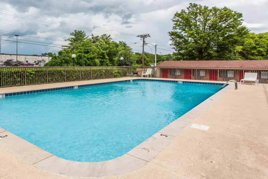 Econo Lodge North Nashville TN 13/24