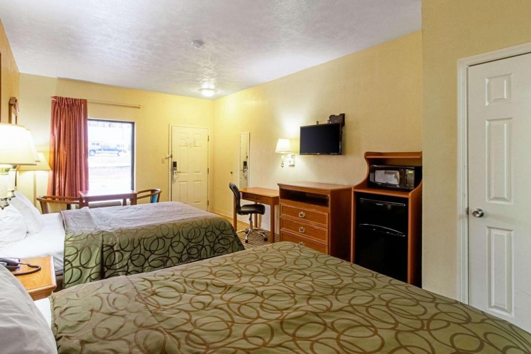 Quality Inn & Suites Dickson TN 11/46
