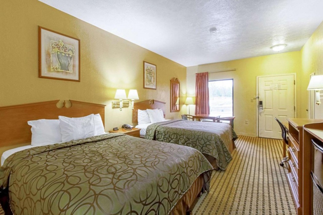 Quality Inn & Suites Dickson TN 10/46