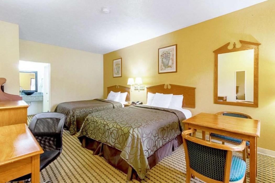Quality Inn & Suites Dickson TN 17/46