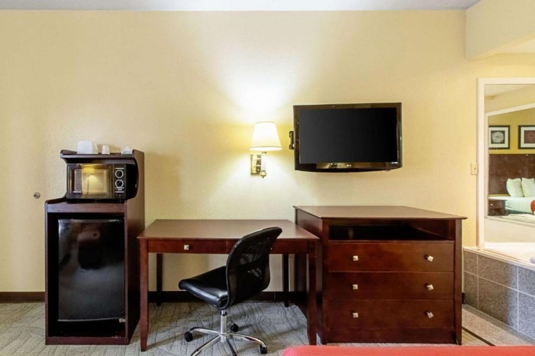 Quality Inn & Suites Dickson TN 31/46