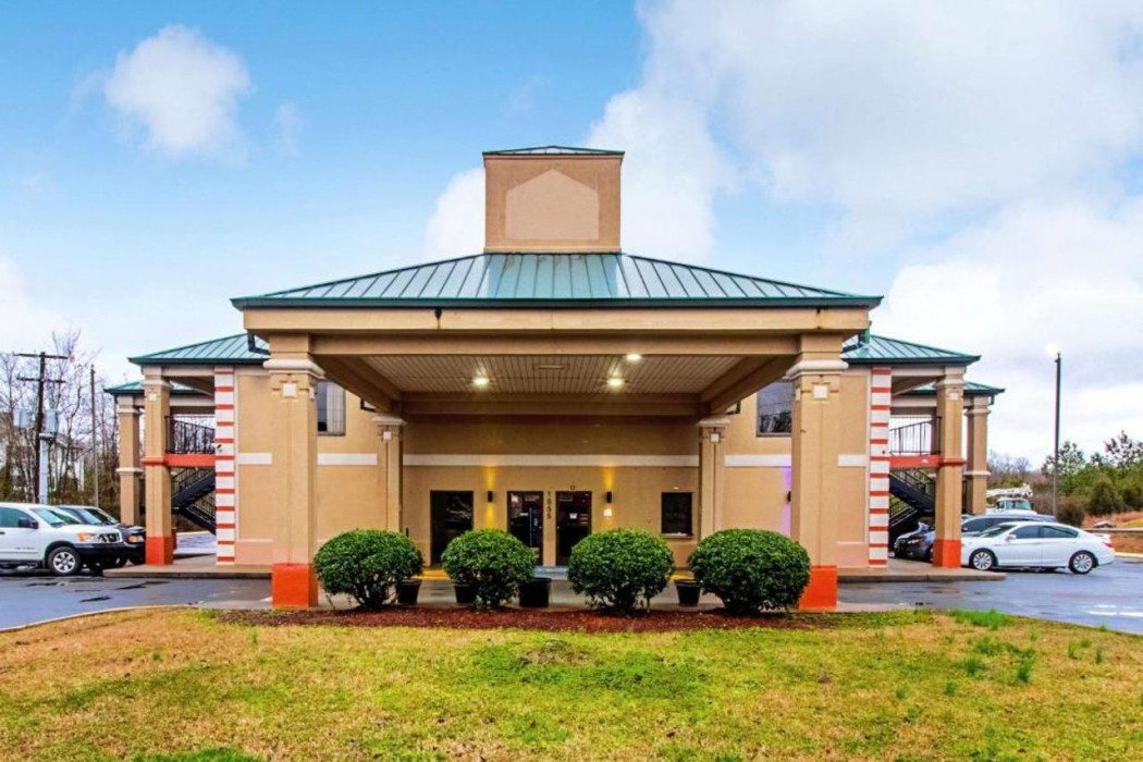 Quality Inn & Suites Dickson TN 2/46
