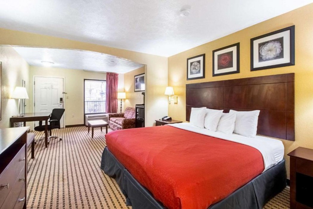 Quality Inn & Suites Dickson TN 13/46
