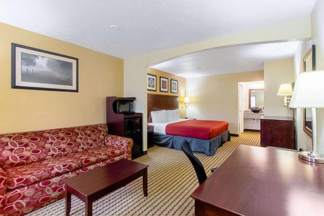 Quality Inn & Suites Dickson TN 21/46