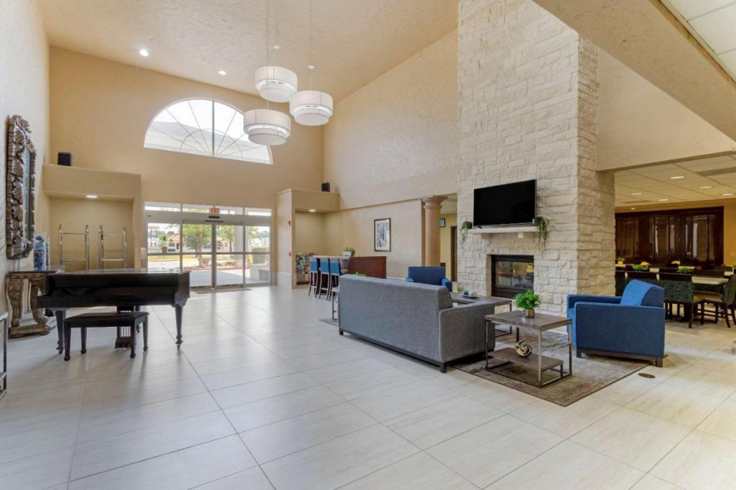 Comfort Suites Kingwood Houston North 2/33