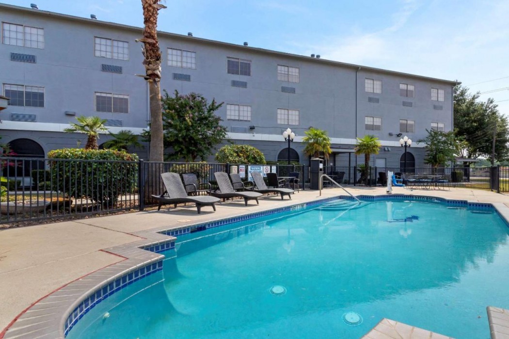 Comfort Suites Kingwood Houston North 21/33