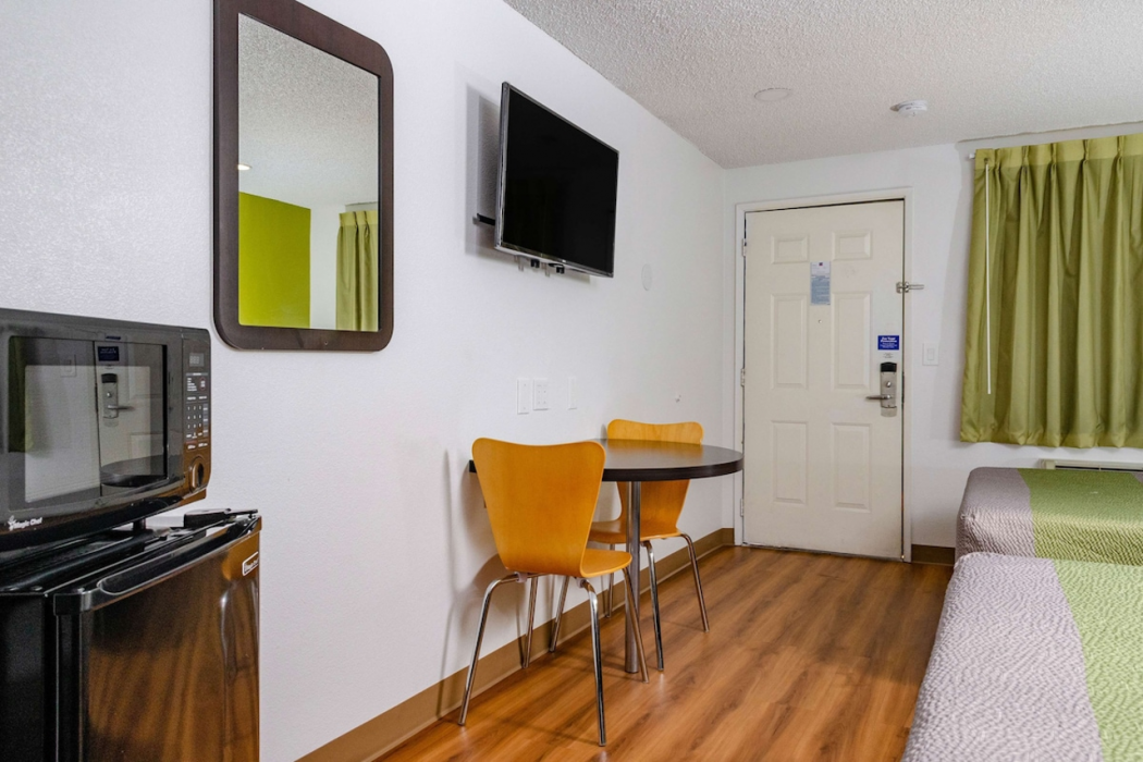 Motel6 Fresno, CA - Yosemite Hwy 11/38